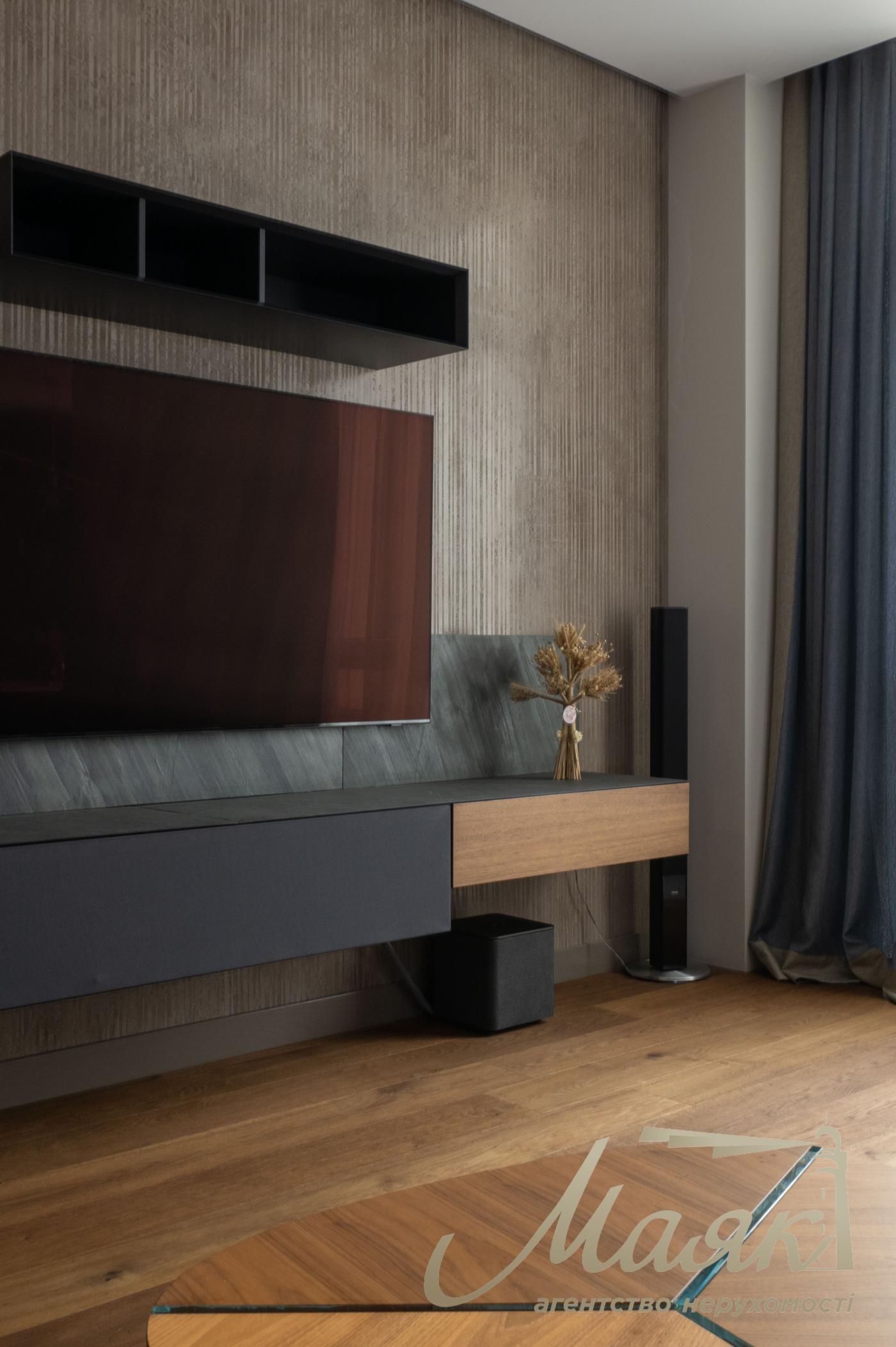 Продажа видовой однокомнатной квартиры,92 м2 в ЖК Бульвар Фонтанов Саперное Поле Печерск