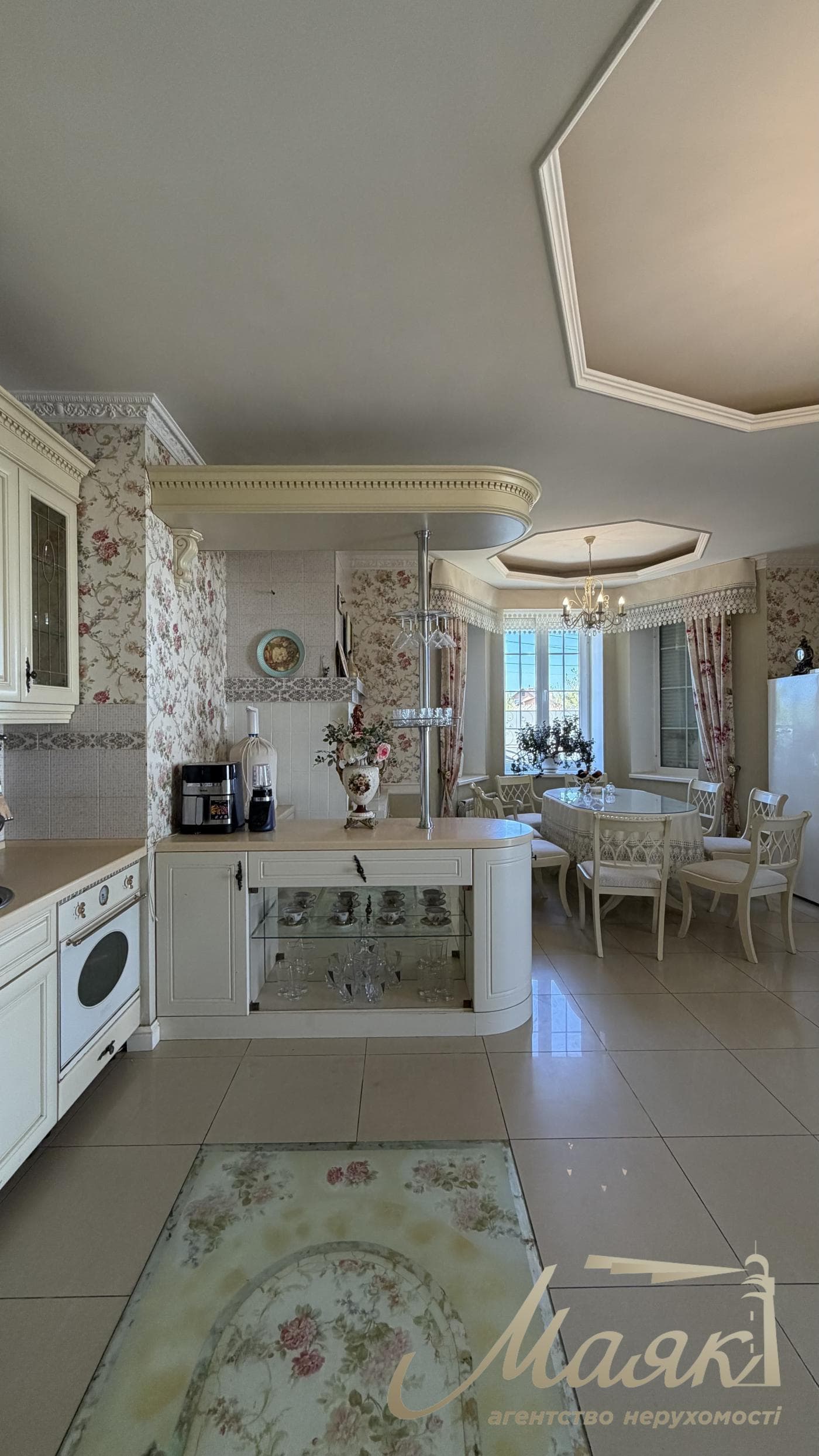 Продаж преміального 3х-поверхового будинку 350 м² у Гореничі, Бучанський район, Київська область