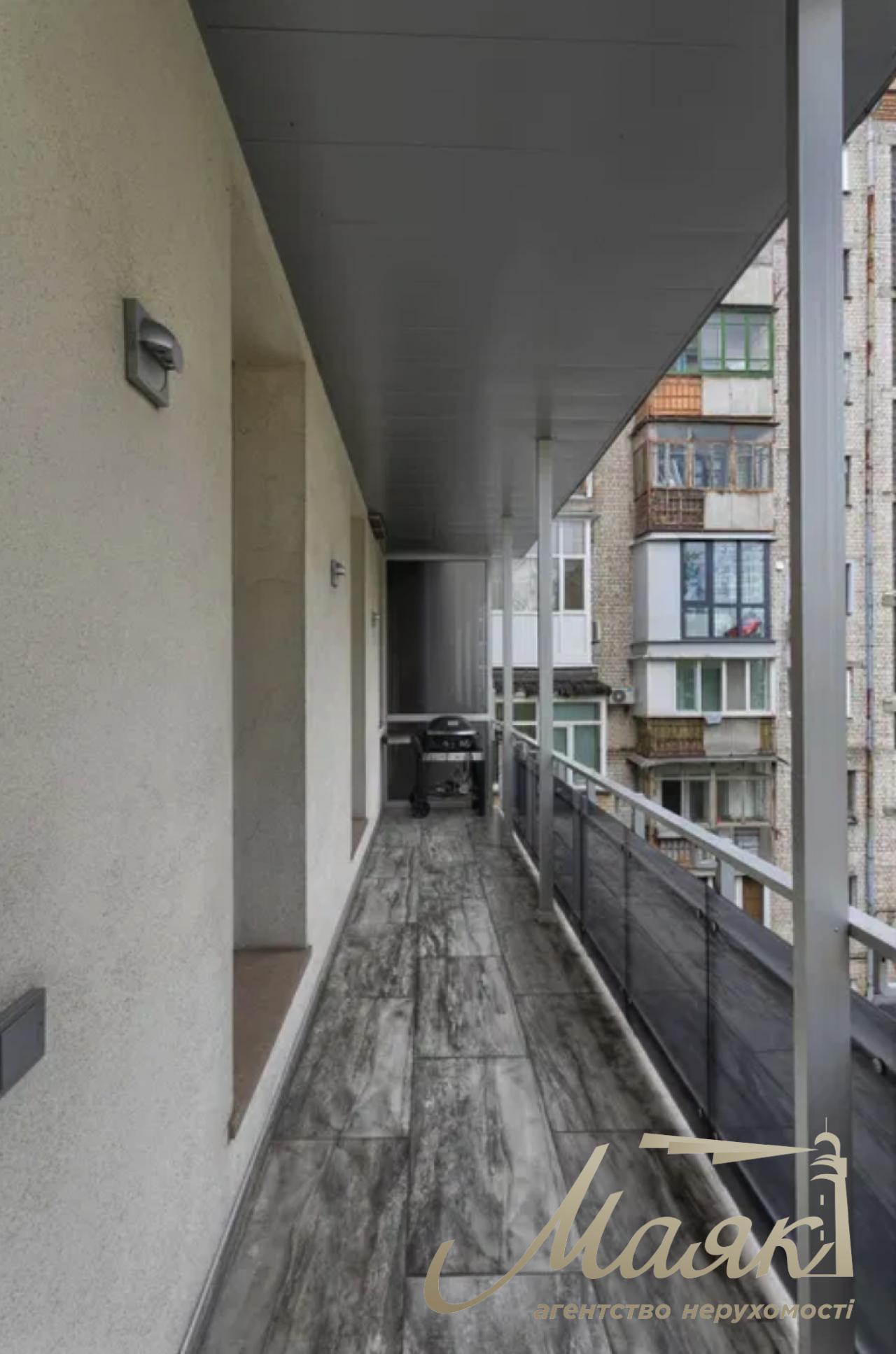 Sale of 3-room apartment Shota Rustaveli street