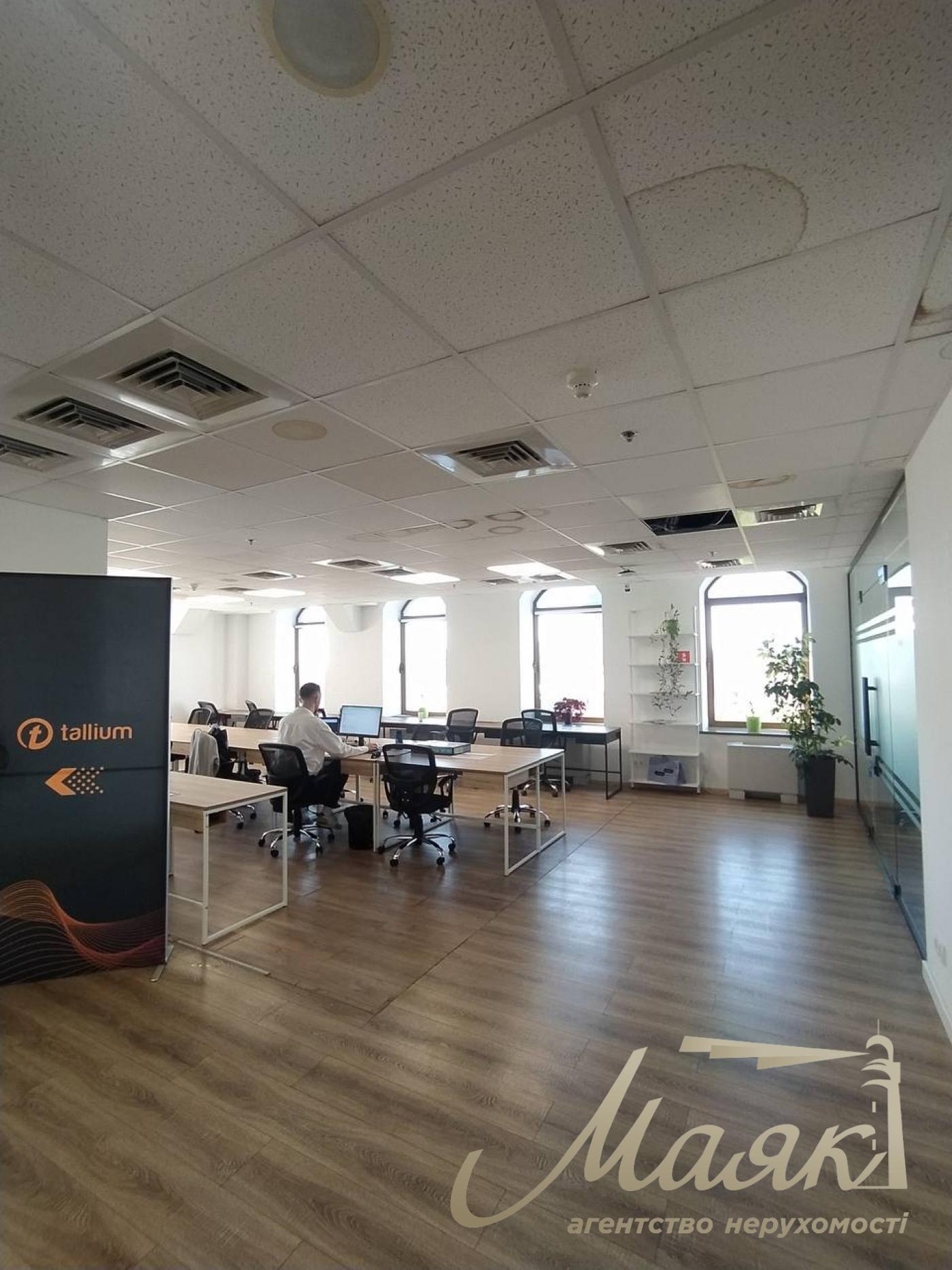 Rent duplex office 580 sq.m. in BC Leonardo on Bogdan Khmelnitsky str. 19/21