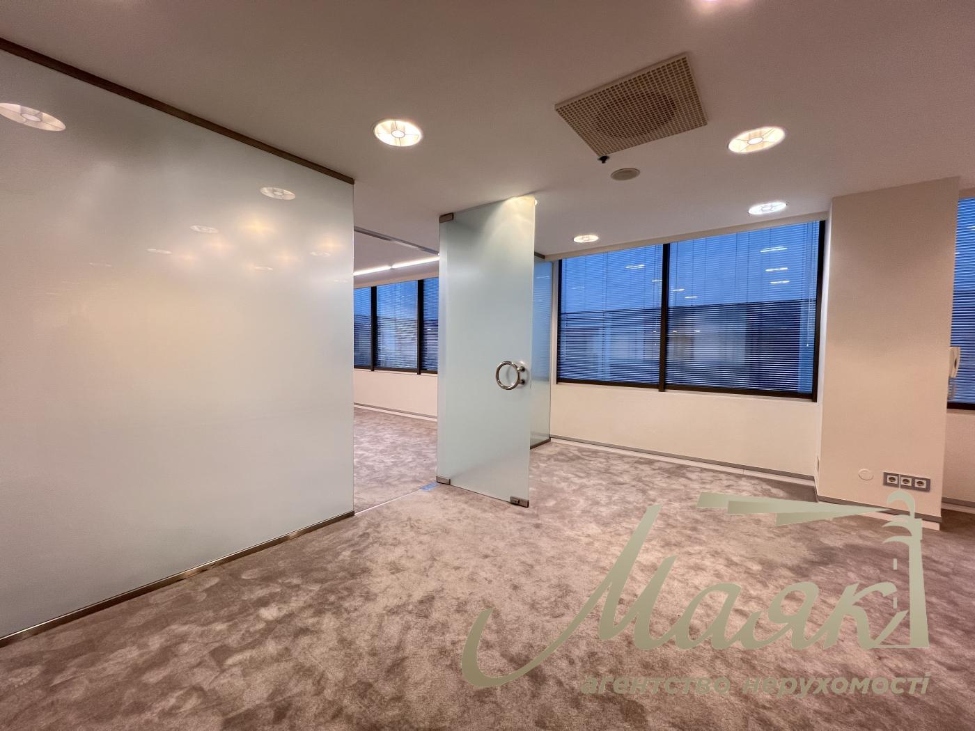 Оренда офісу 77 кв.м в БЦ Леонардо по вул. Богдана Хмельницького 52/17