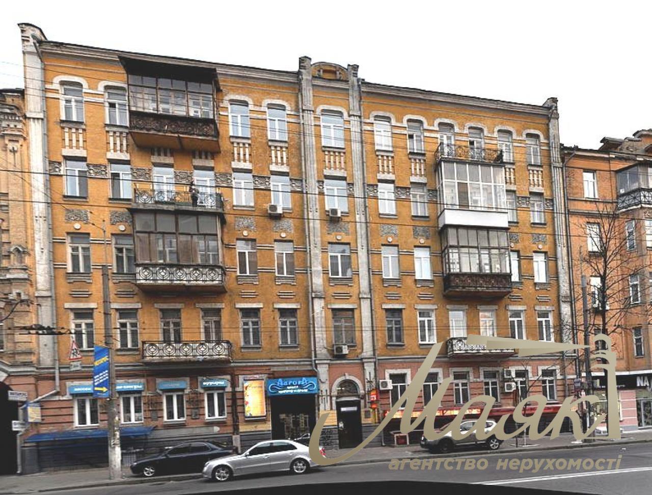 Sale of retail space in the center, Sichovykh Striltsiv (Artema) street