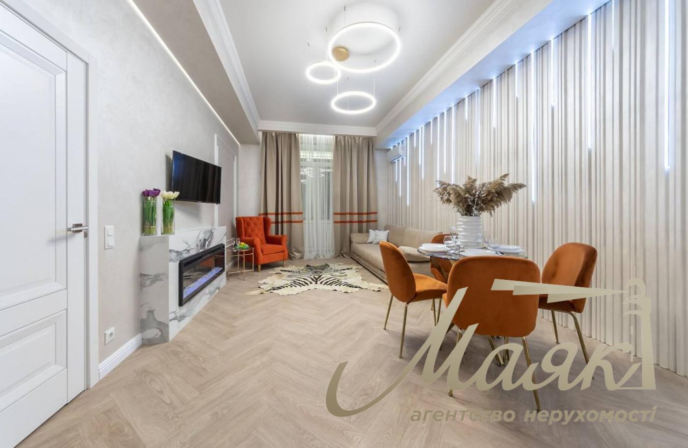 Rent a 4-room apartment on Khreshchatyk
