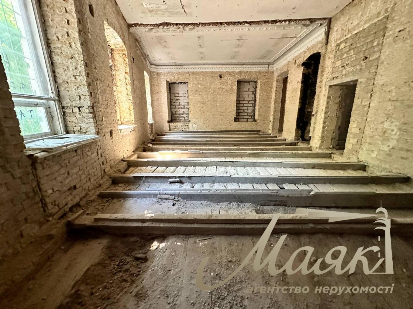 Sale of building for reconstruction, Kruglouniversitetskaya st., Lipki