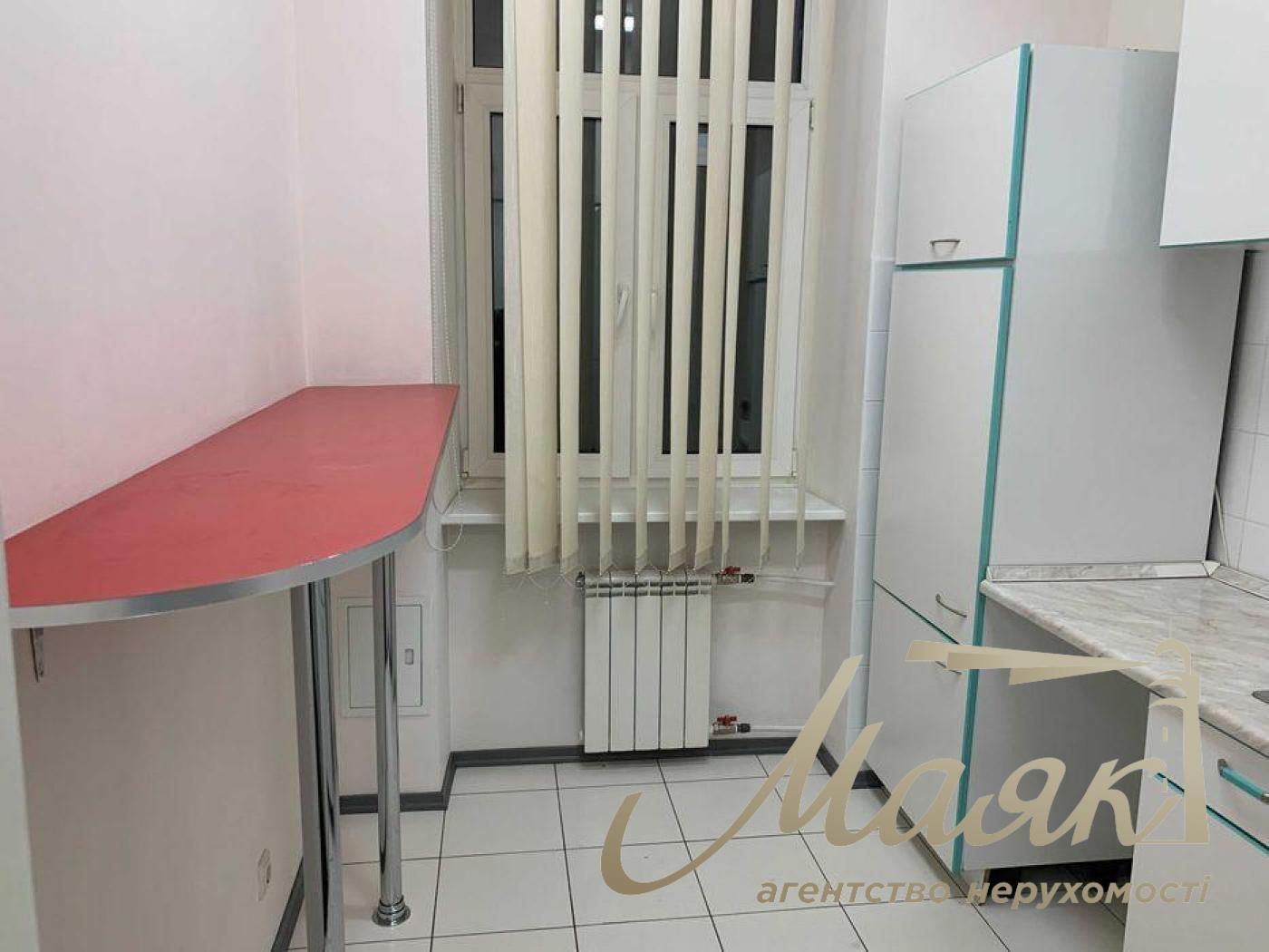 Продаж офісного приміщення 70 м.кв., Золоті Ворота, вул. Інститутська