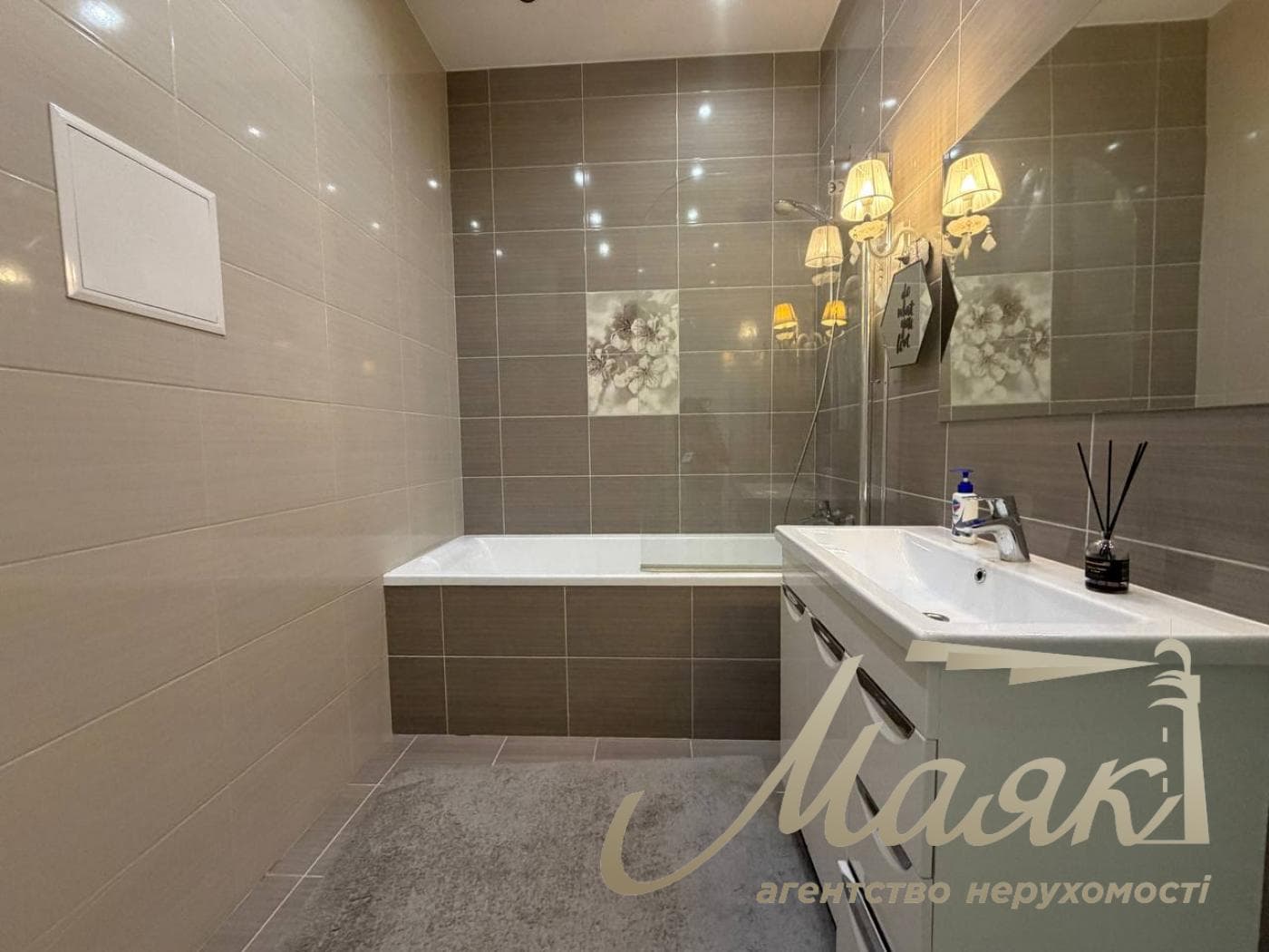 2-room apartment for rent in the Panorama residential complex in Pechersk, at 44-A Konovaltsa Street.