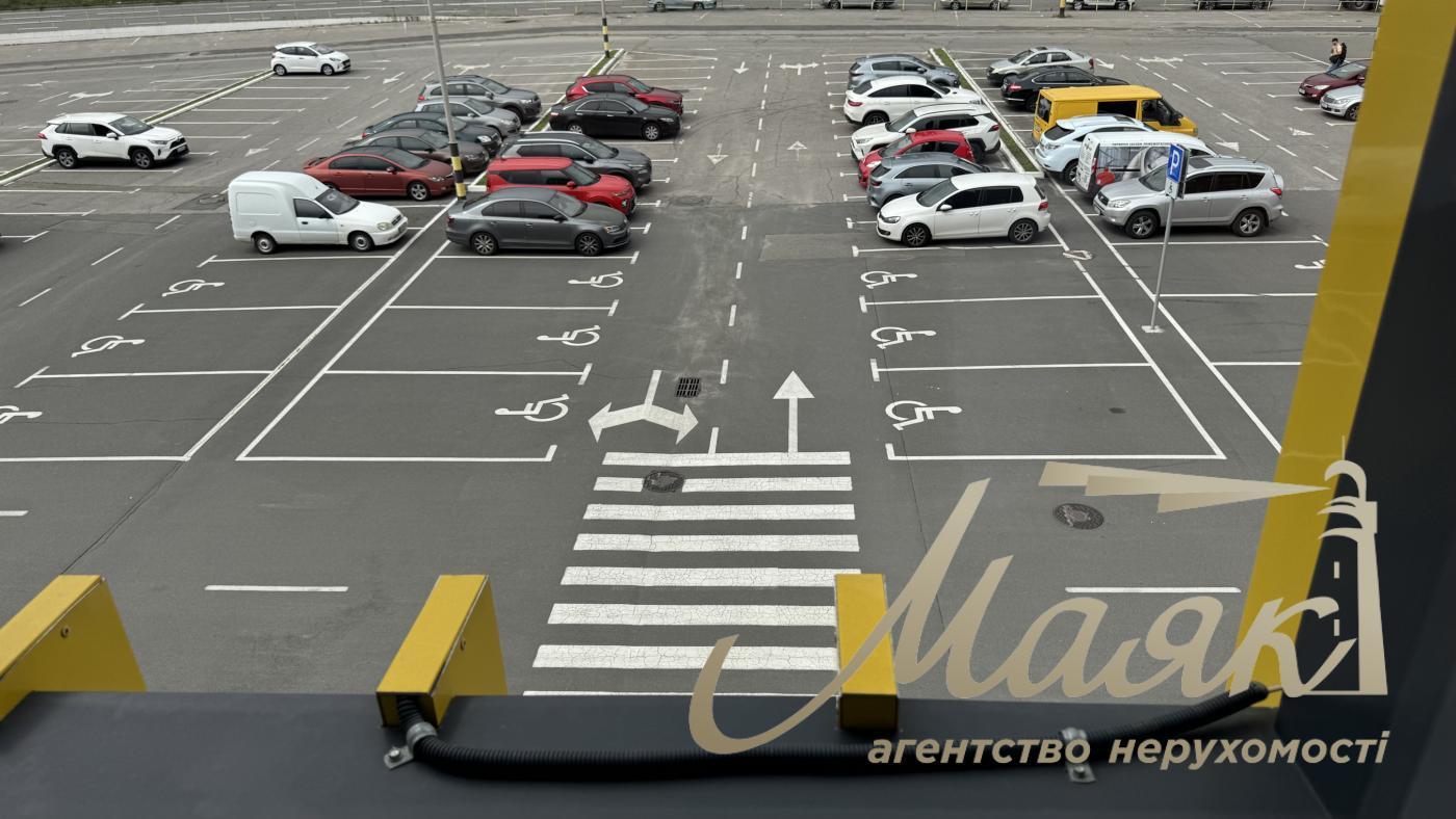 Rent an open space office1500 m2 in Obolon, Lugovaya, office center