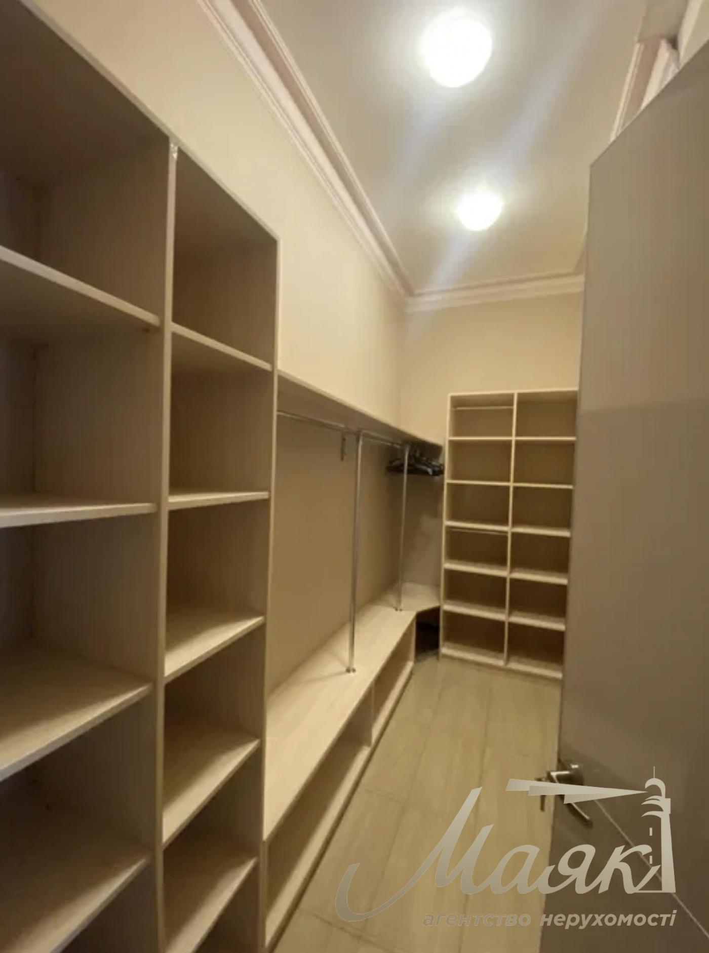 Rent a house 265m2 s.Plyuty/Koncha zaspa/Kozin forest on the territory