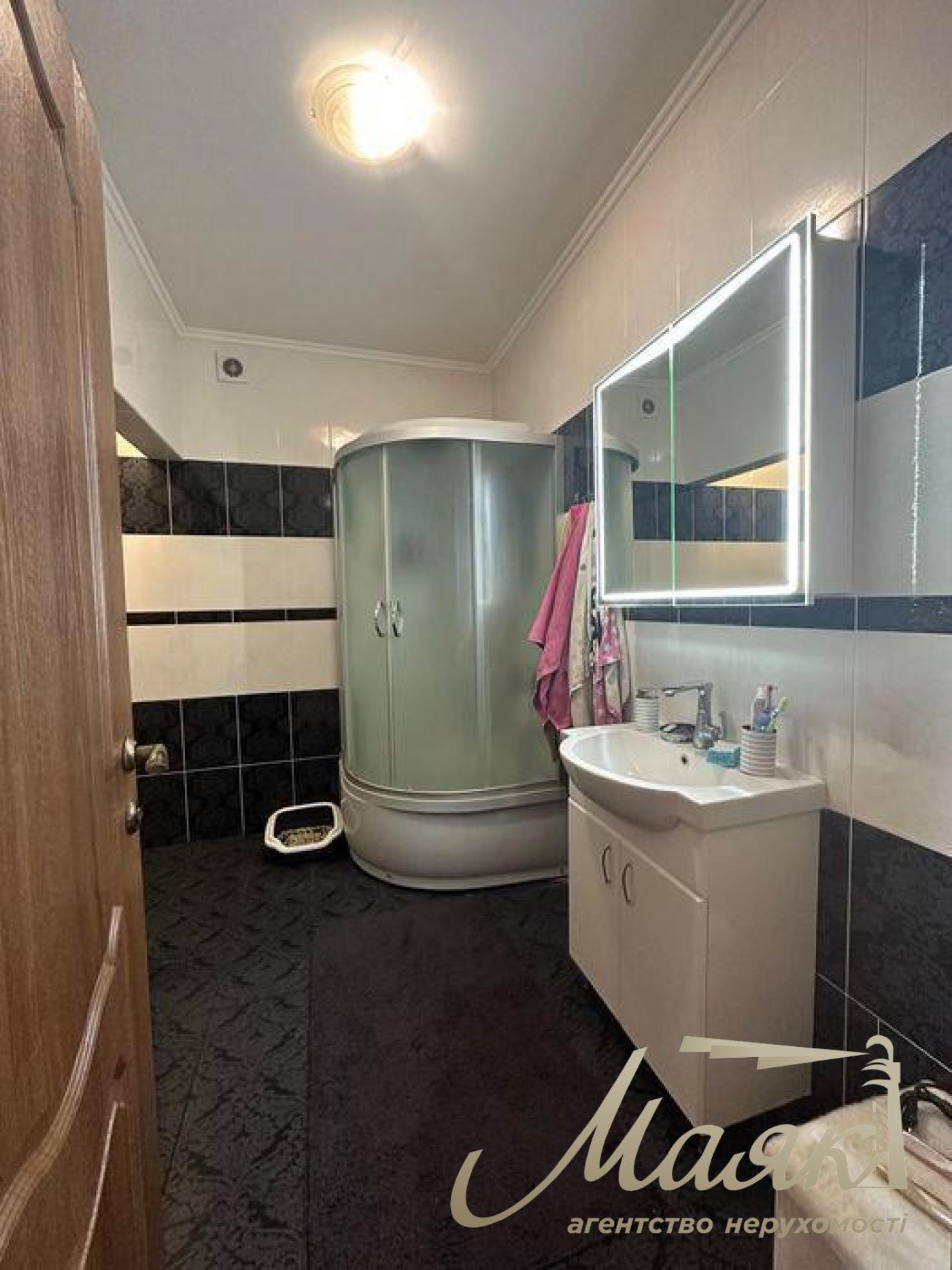 Продаж 2х-поверхового будинку 247м2 Київська область, Обухів, с. Лукавиця