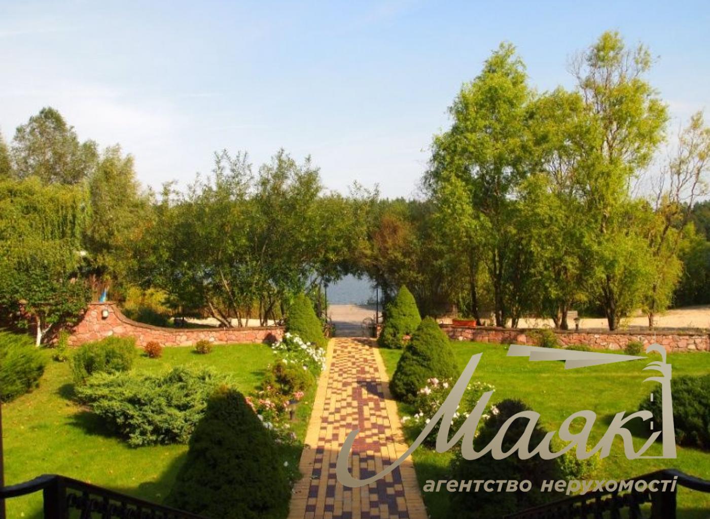 Оренда будинку з виходом до озера. Містечко Авгур, що охороняється, с.Нові безрадичі/Романків 1 га ділянка.