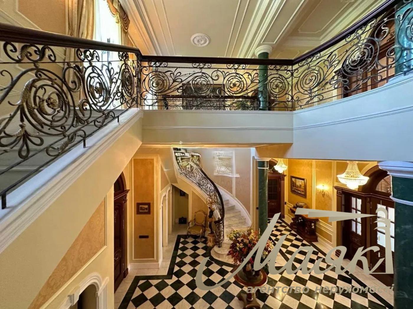 We offer for sale VIP-house in the cottage town "Golden Gate" (Koncha-Zaspa), Obukhovsky district.