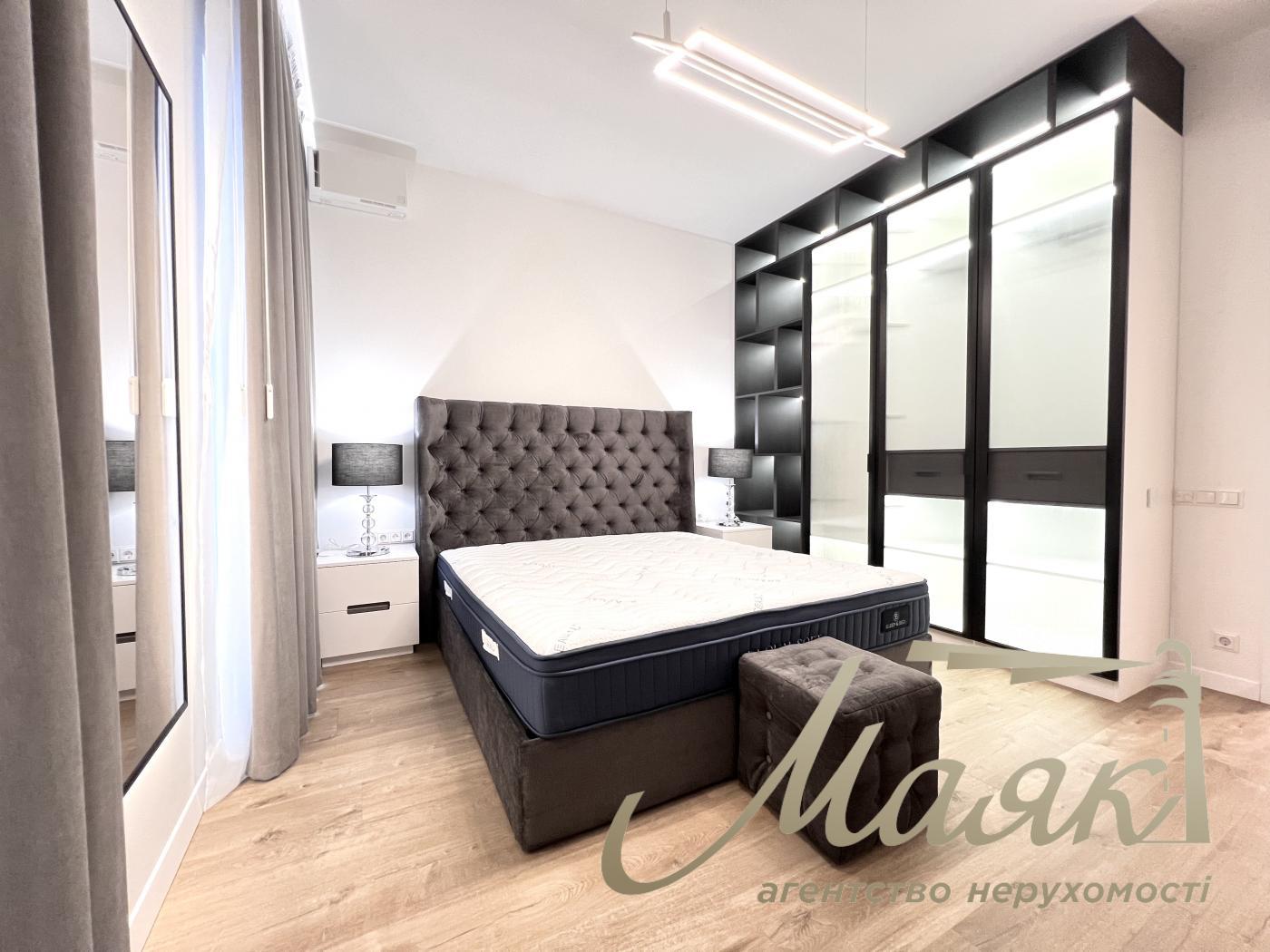 Оренда заміського будинку на Осокорках у котеджному містечку "Блакитна Лагуна"