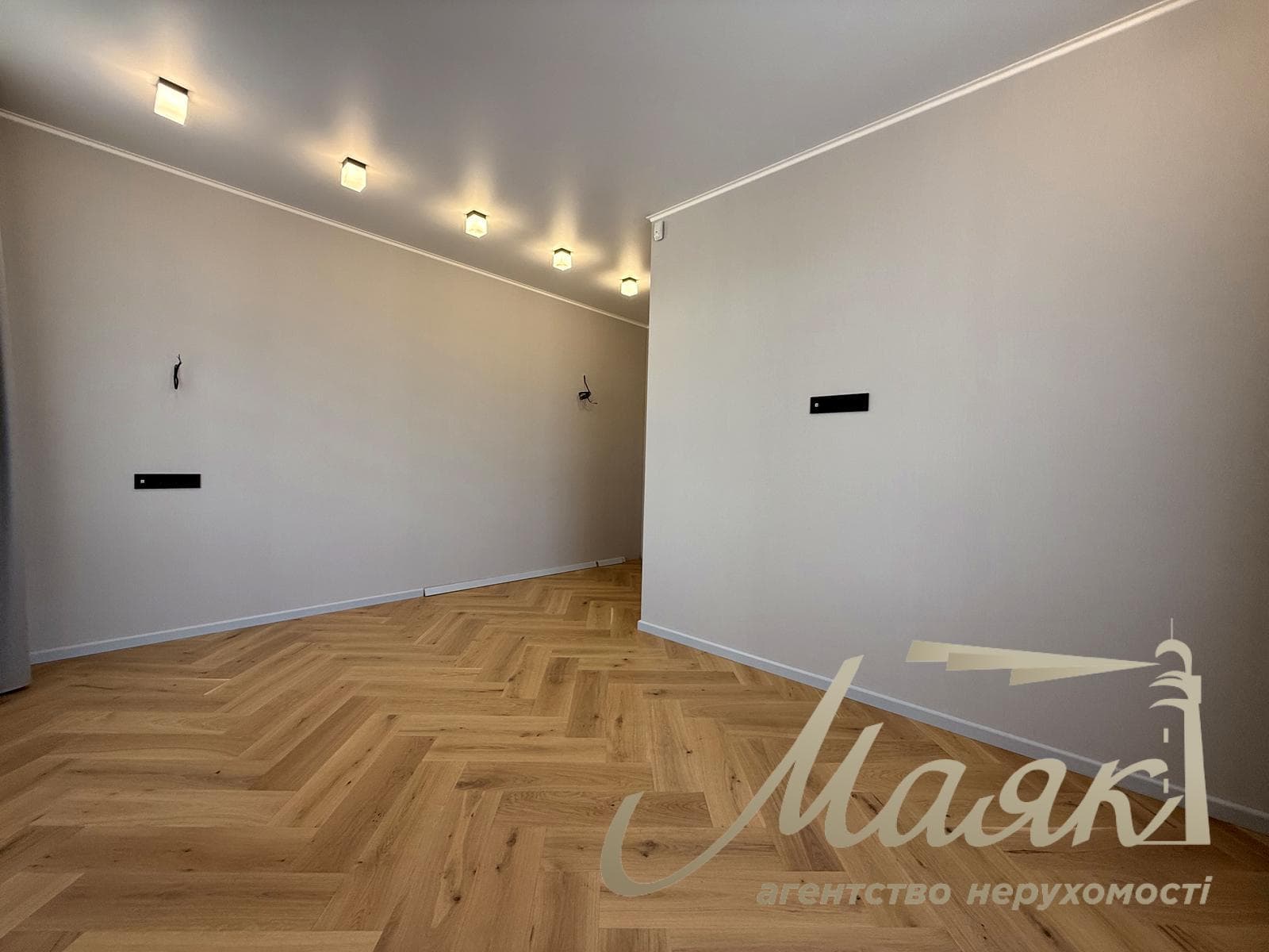 Продаж сучасного будинку 350 м² з панорамним видом с. Лісники пров. Глинище, 39, Обухівський напрямок, Київська область