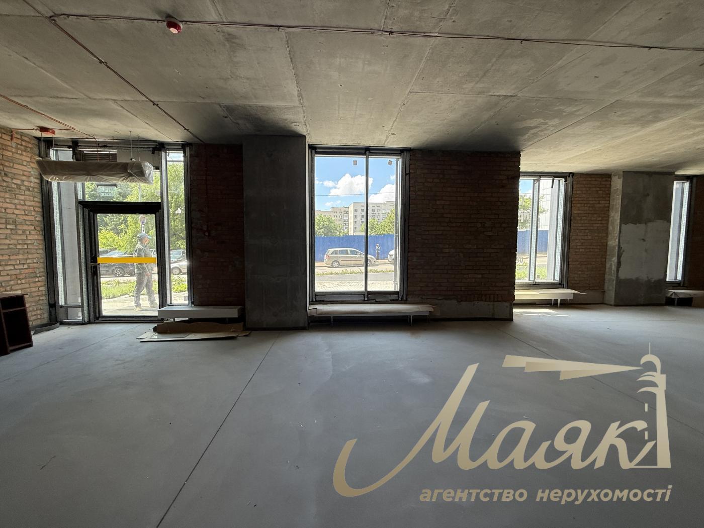 Оренда фасадного приміщення 155м2 у ЖК TRIIINITY, вул. Барбюса Анрі
