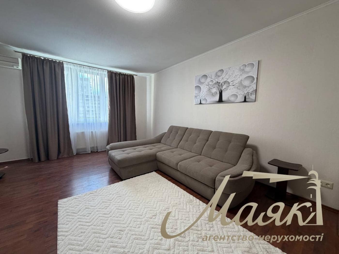 2-room apartment for rent at 4 Raisa Okipnaya Street, Levoberezhnaya.
