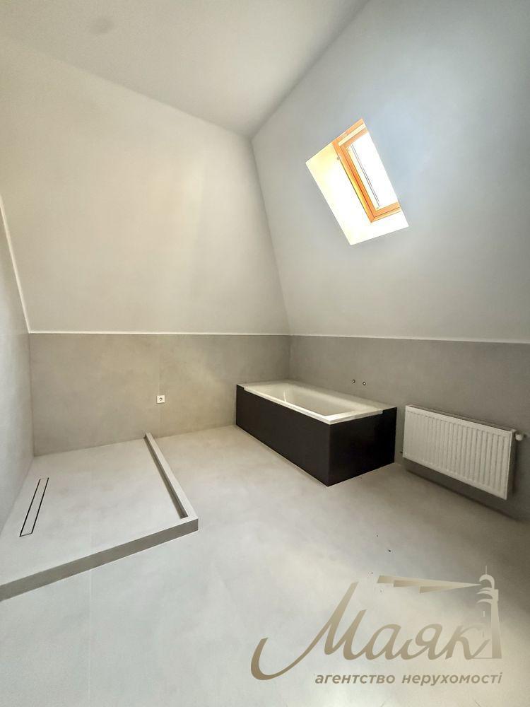 Продаж будинку в закритому КМ AlpenPark серед лісу