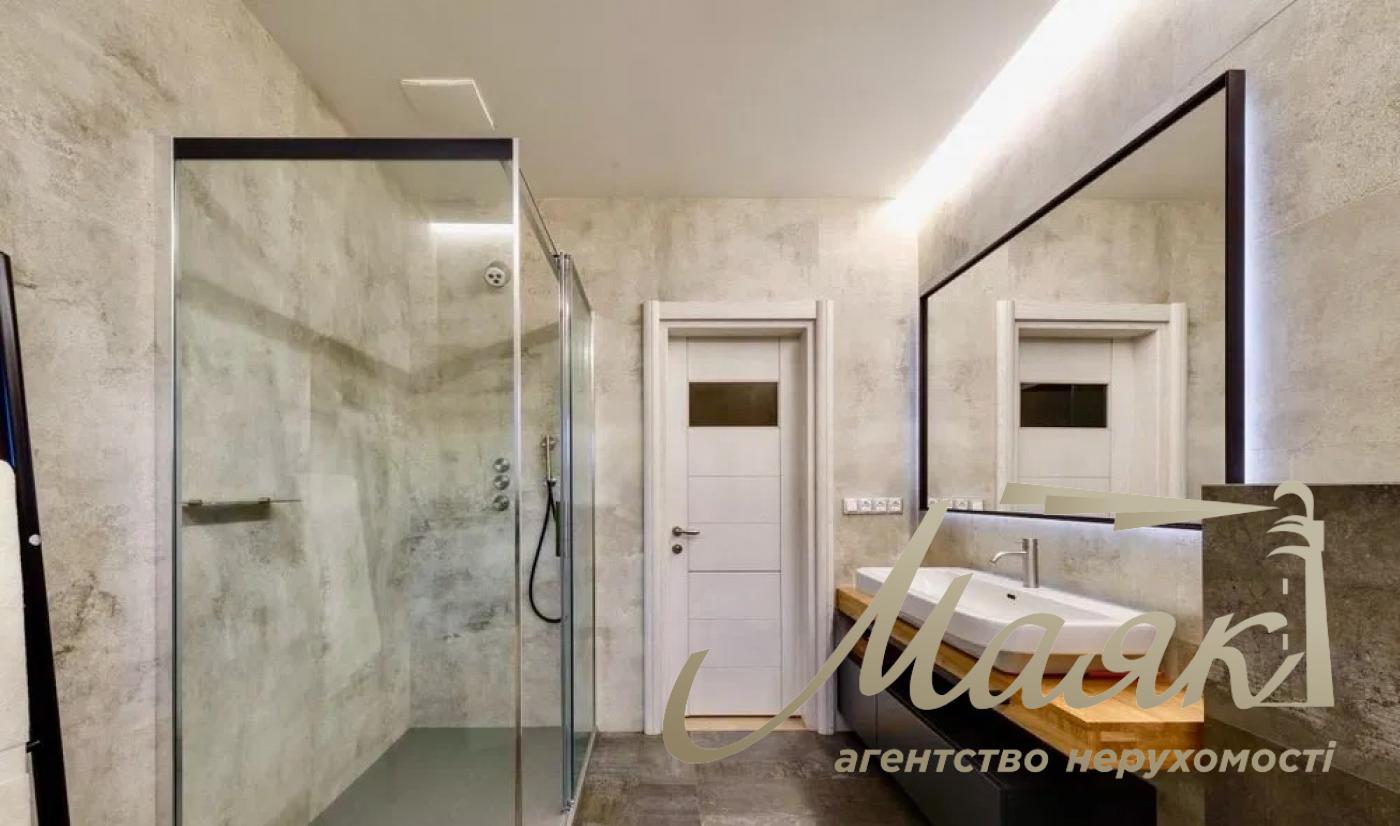 Modern house for sale with swimming pool and decorative pond, area Koncha-Zaspa