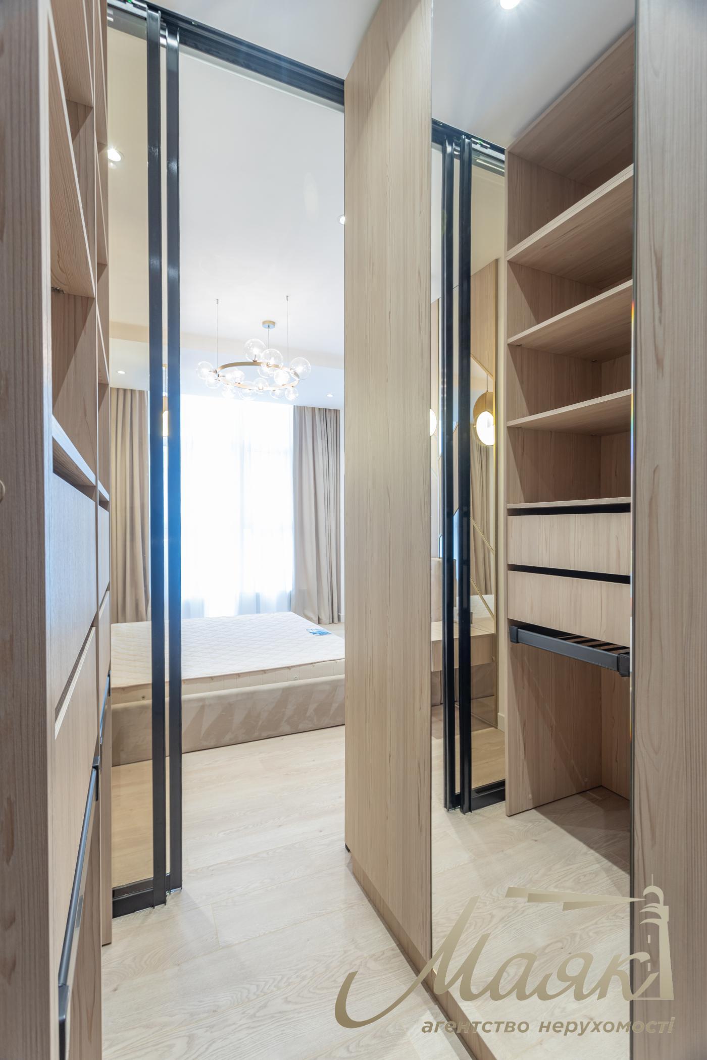 Продаж 4-кімнатної квартири 180 м² в ЖК "Новопечерські Липки", Драгомирова 15Б, Печерський район, Київ.