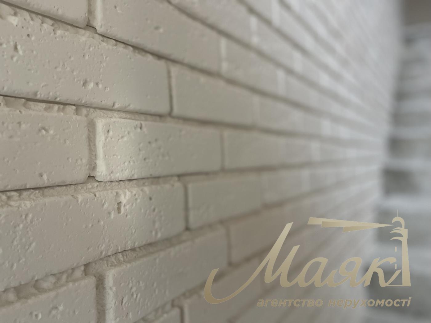 Продаж будинку з гаражем 365м2, ділянка 15 соток у КМ "ОБРІЙ - К" вул. Центральна, у с. Козин,