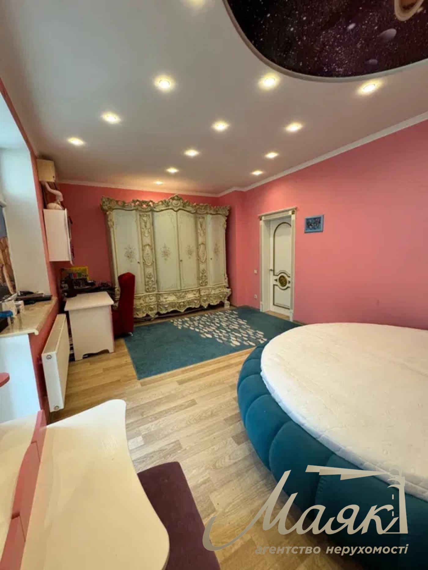 Rent of 4-room apartment in residential complex Panorama on Pechersk, Shchorsa st. 44A
