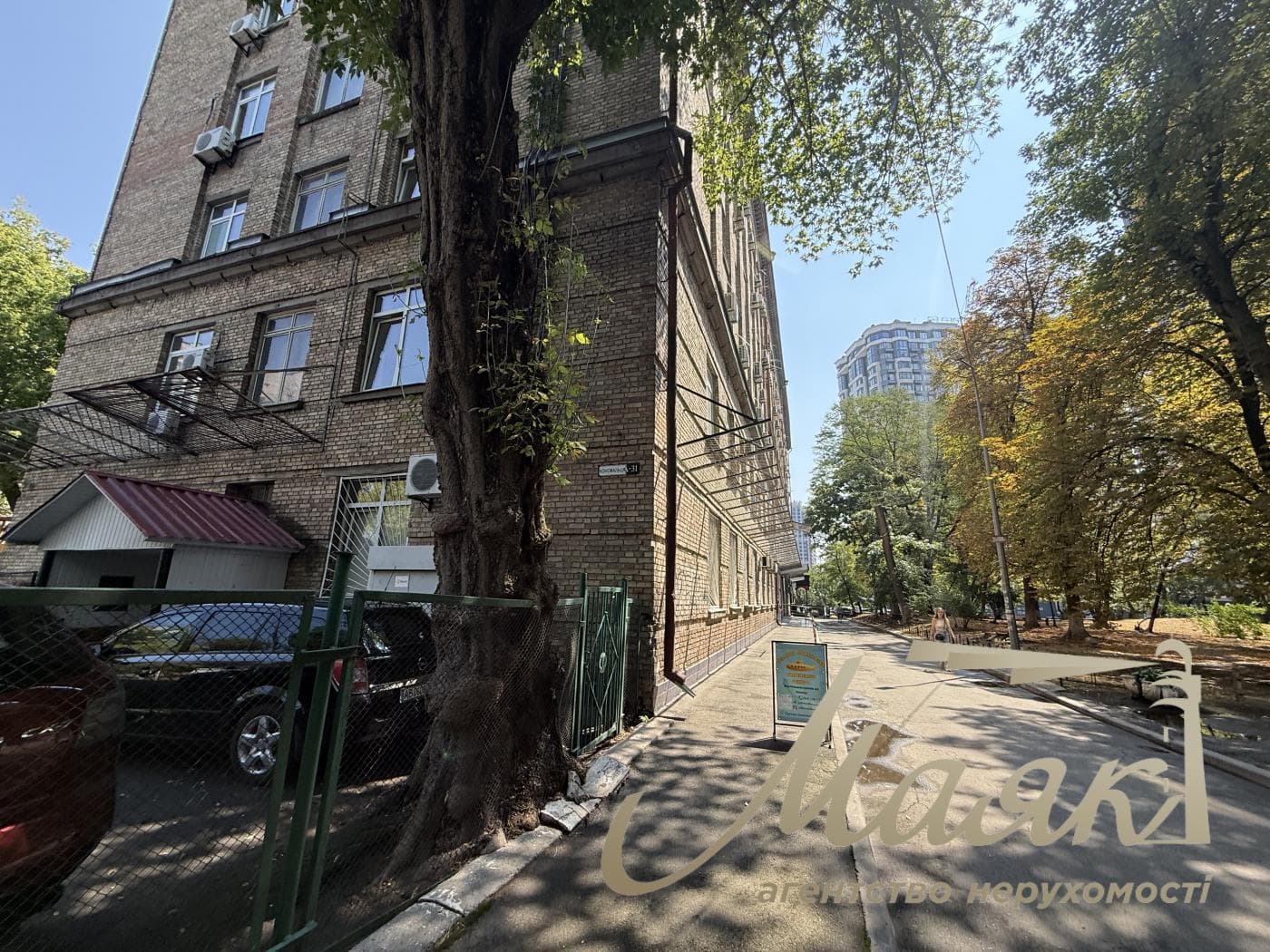 Продаж офісного поверху площею 1000 м², вул. Євгенія Коновальця, 31, Печерськ