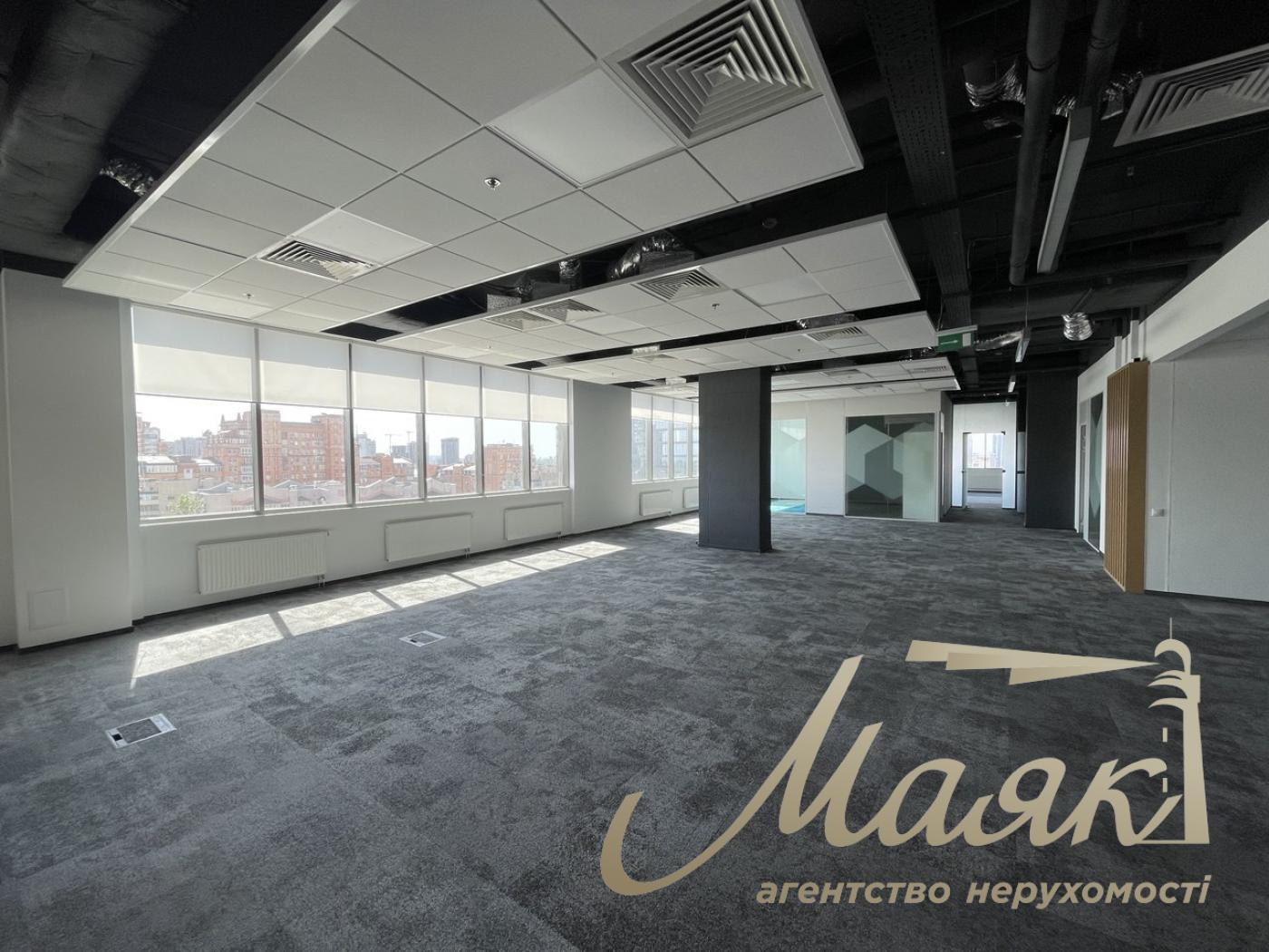 Office for rent with view 540m2 in the center, Senator Business Center