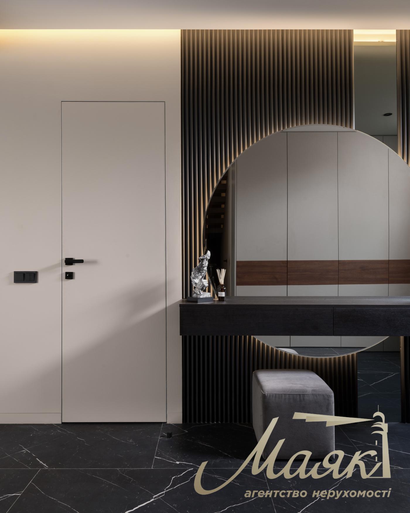 Sale of 2-storey townhouse 296m2, (3.5 hundredths) Kozin