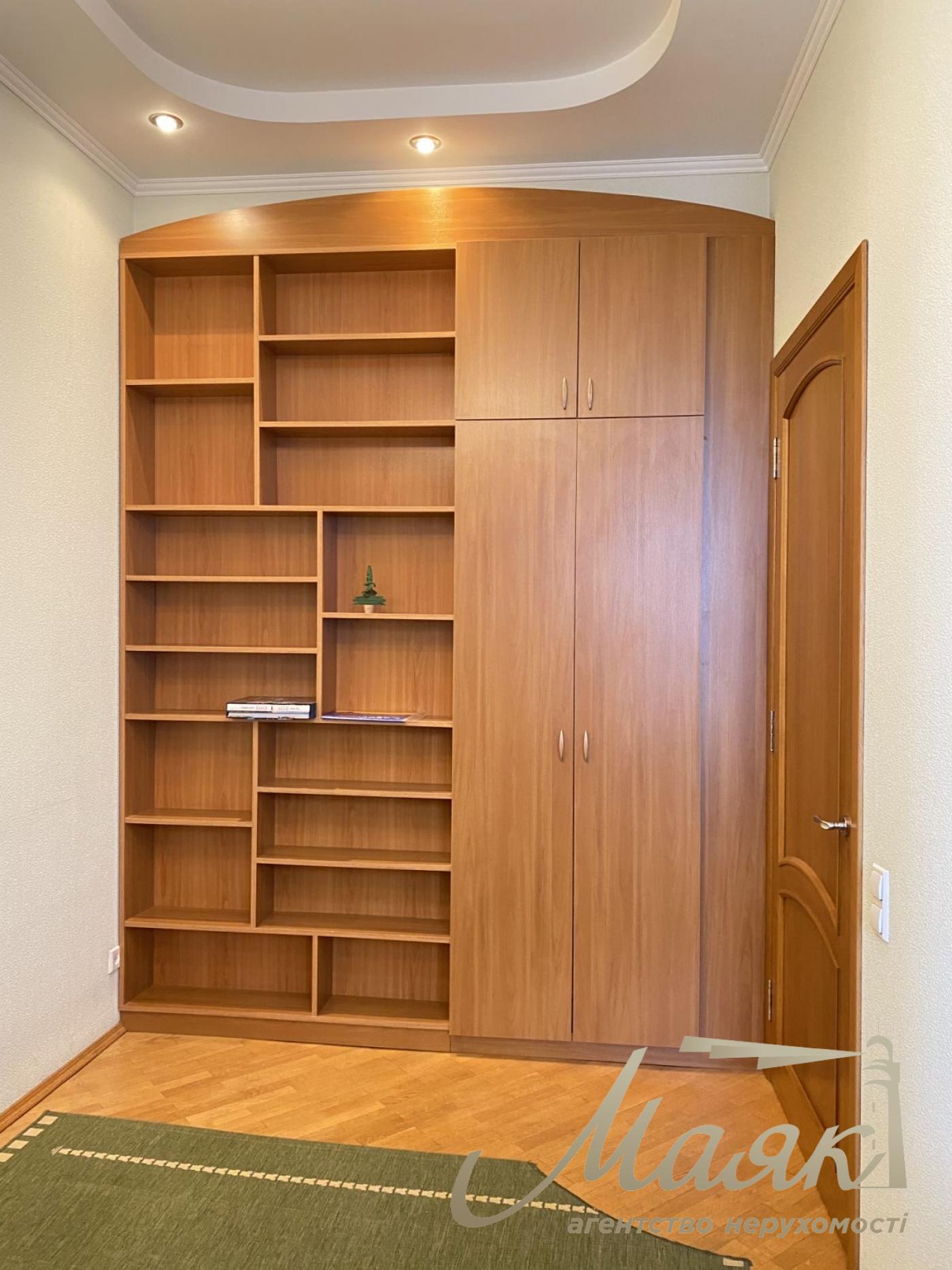 Аренда 3к. квартиры, ул. Антоновича (Горького), 4/6, Центр