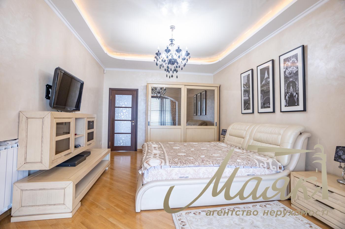 For sale 3 bedroom apartment Obolon, apartment for sale near the subway