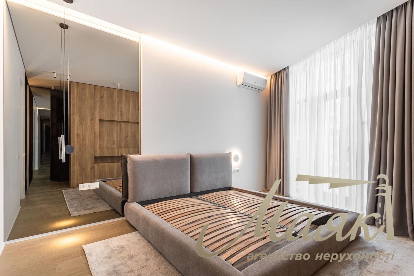 Продаж 4-кімнатної квартири ЖК Новопечерські Липки вул. Верхогляда (Верхогляда)