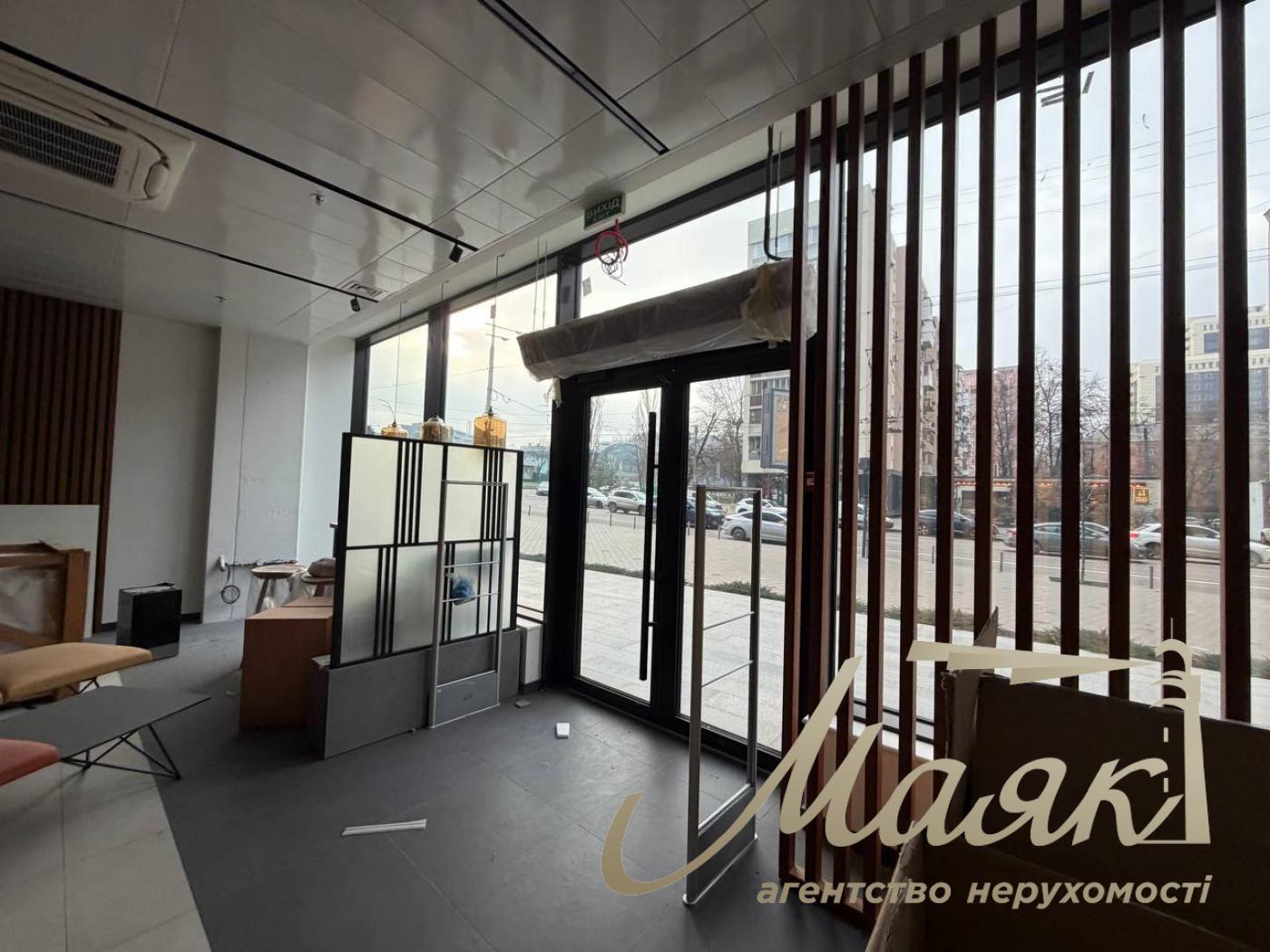 Оренда фасадного приміщення, 203 м2, БЦ Magnett, Печерськ