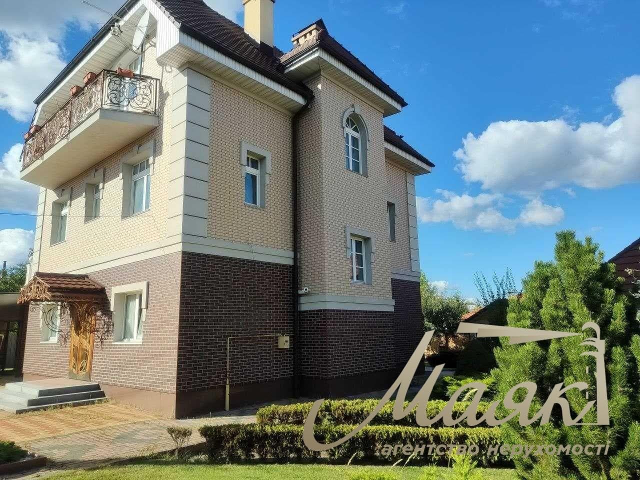 Продаж ексклюзивного триповерхового будинку площею 288 м² у житловому комплексі «Козя Спіна», Нові Петрівці, поруч із Межигір’ям, Вишгород