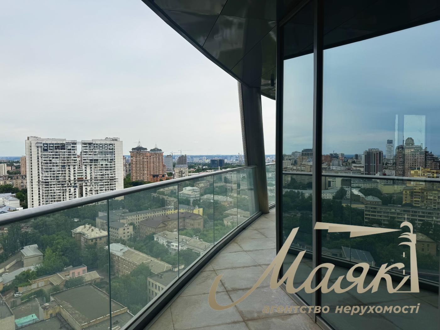 Продажа квартиры без ремонта 240 кв.м. в ЖК Taryan Towers
