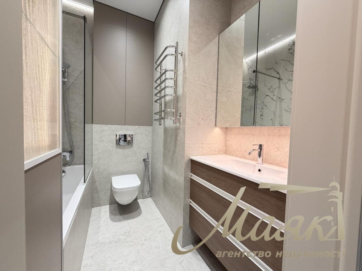 3-Bedroom Apartment for Rent in the Novopecherskie Lipki Residential Complex, 15B Verkholyuda (Dragomirova) St.