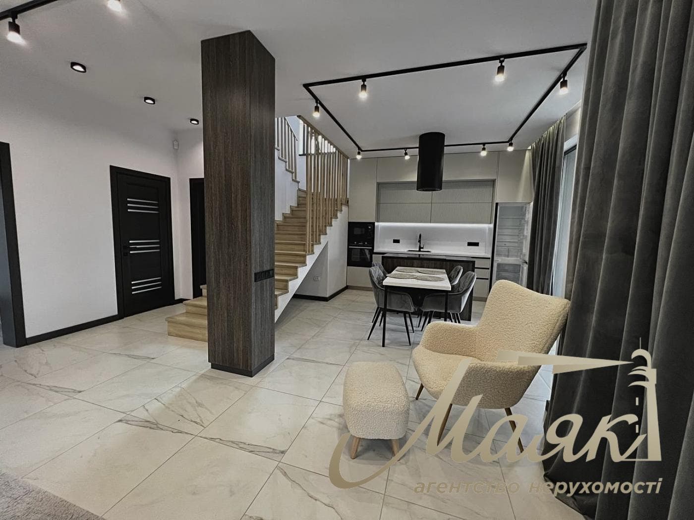 Rent a 150-square-meter two-story house in the “GoldFish” residential complex, Lebedevka, Vyshgorod District