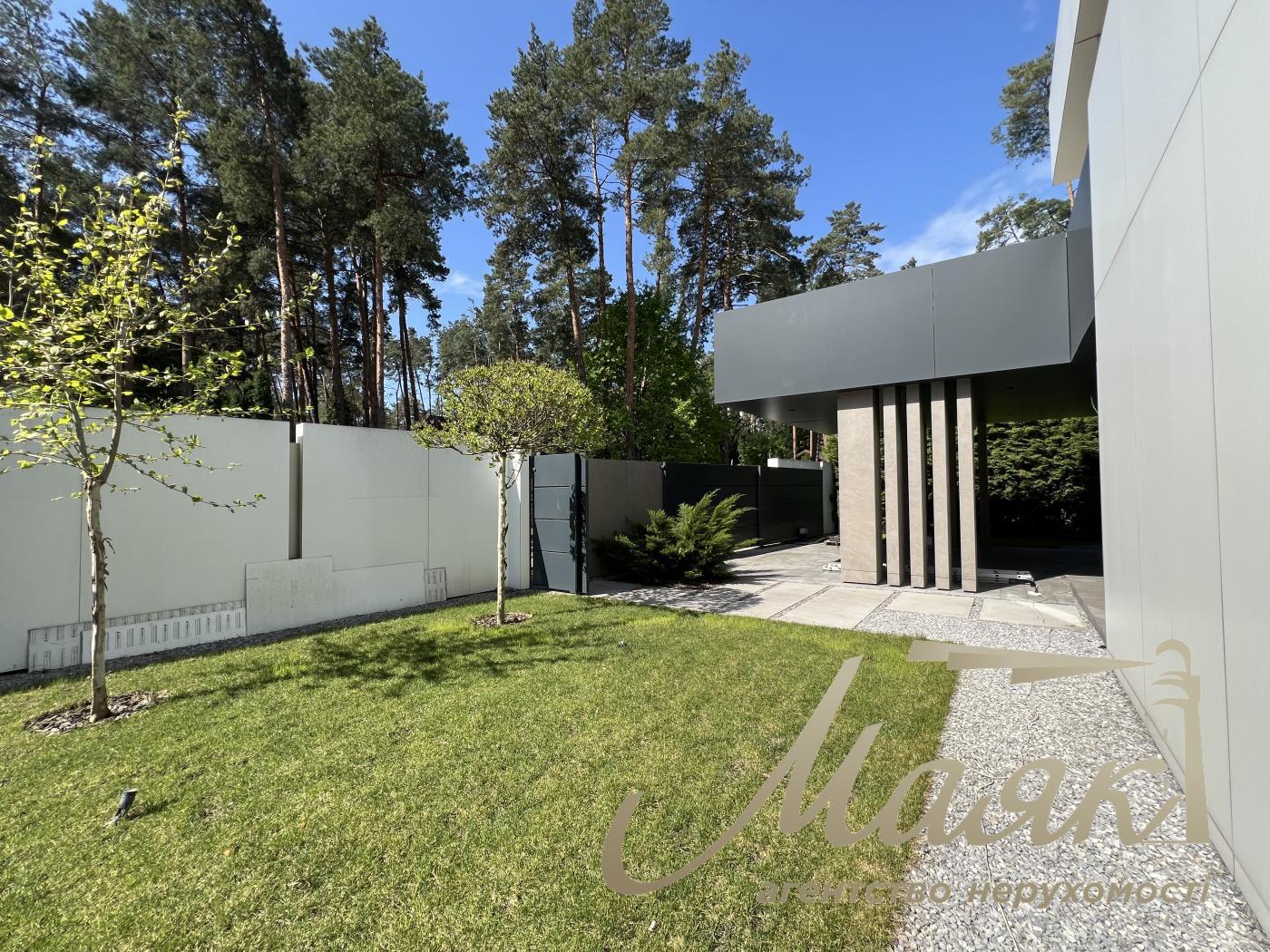 Продажа дома, 305 м2 с бассейном, участок 11 соток, Плюты