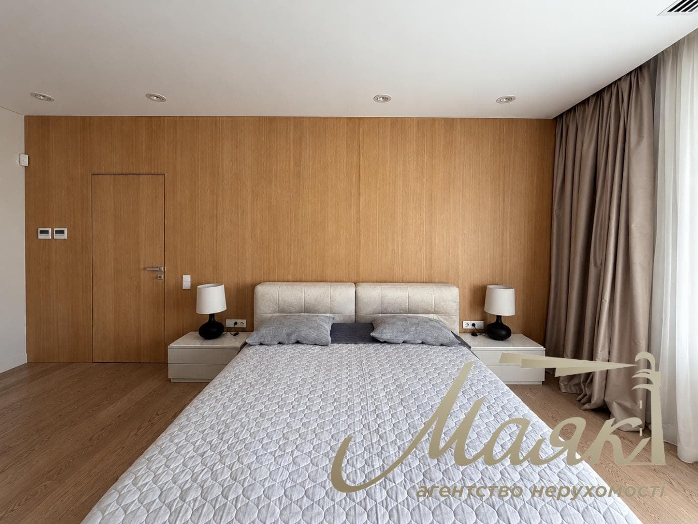 Оренда 2-поверхового будинку площею 570 м², Плюти