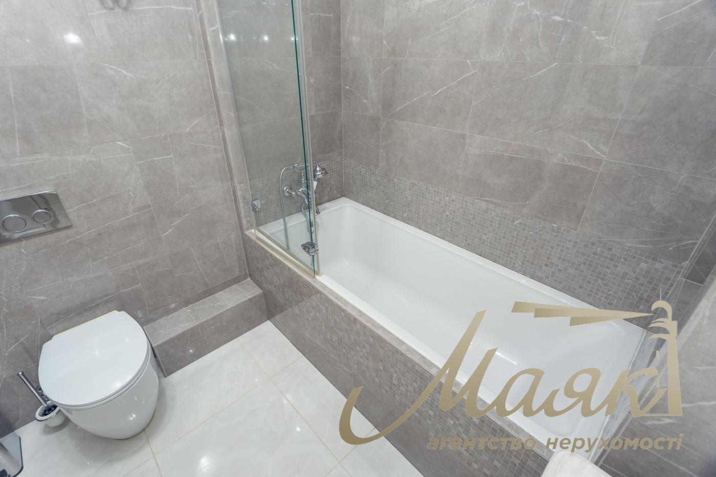 Sale 4k apartment with parking place in LCD Zverinetskyi, Pechersk, Kiev