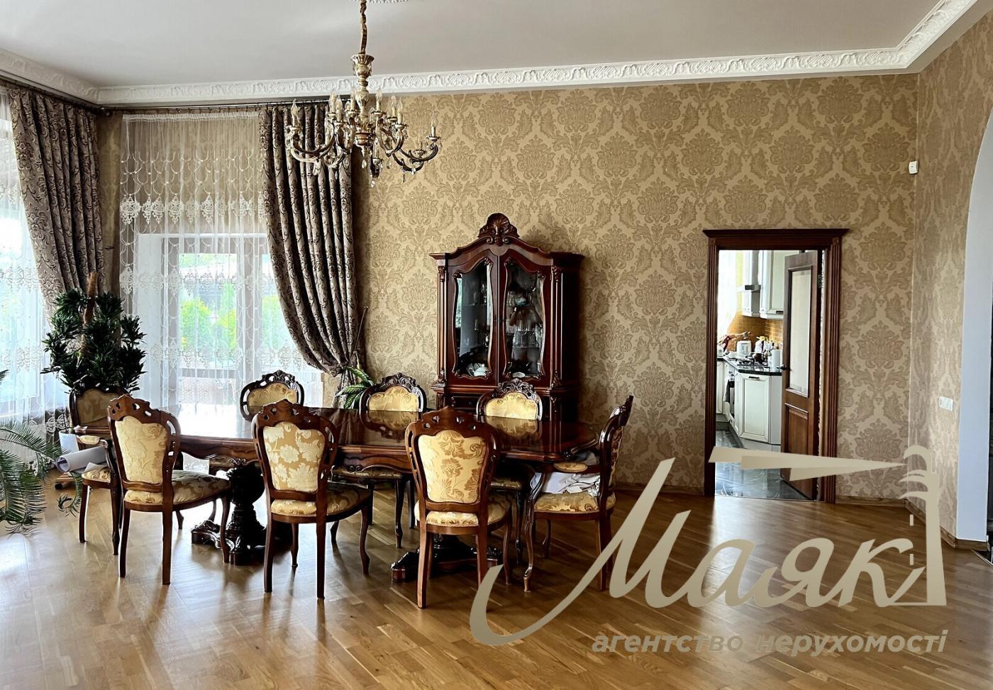 Продаж будинку з дизайнерським ремонтом у Нових Петрівцях, 35 соток, 650м2, вул. Івана Кудрі