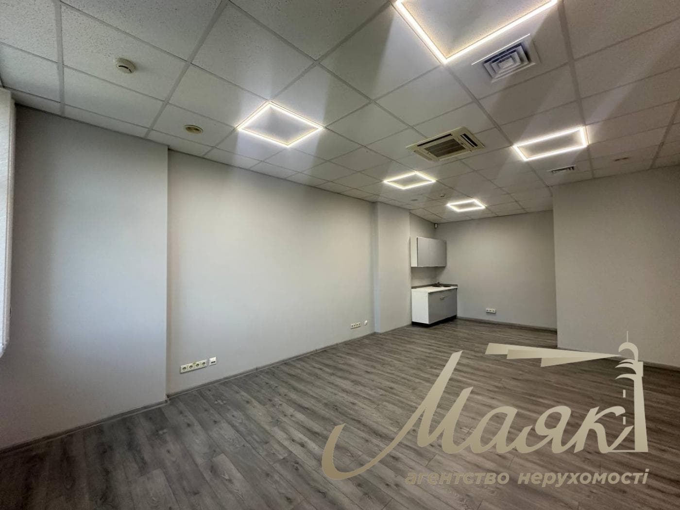 Оренда офісу площею 500 м² на провулку Крестовому, 2, Арсенальна.