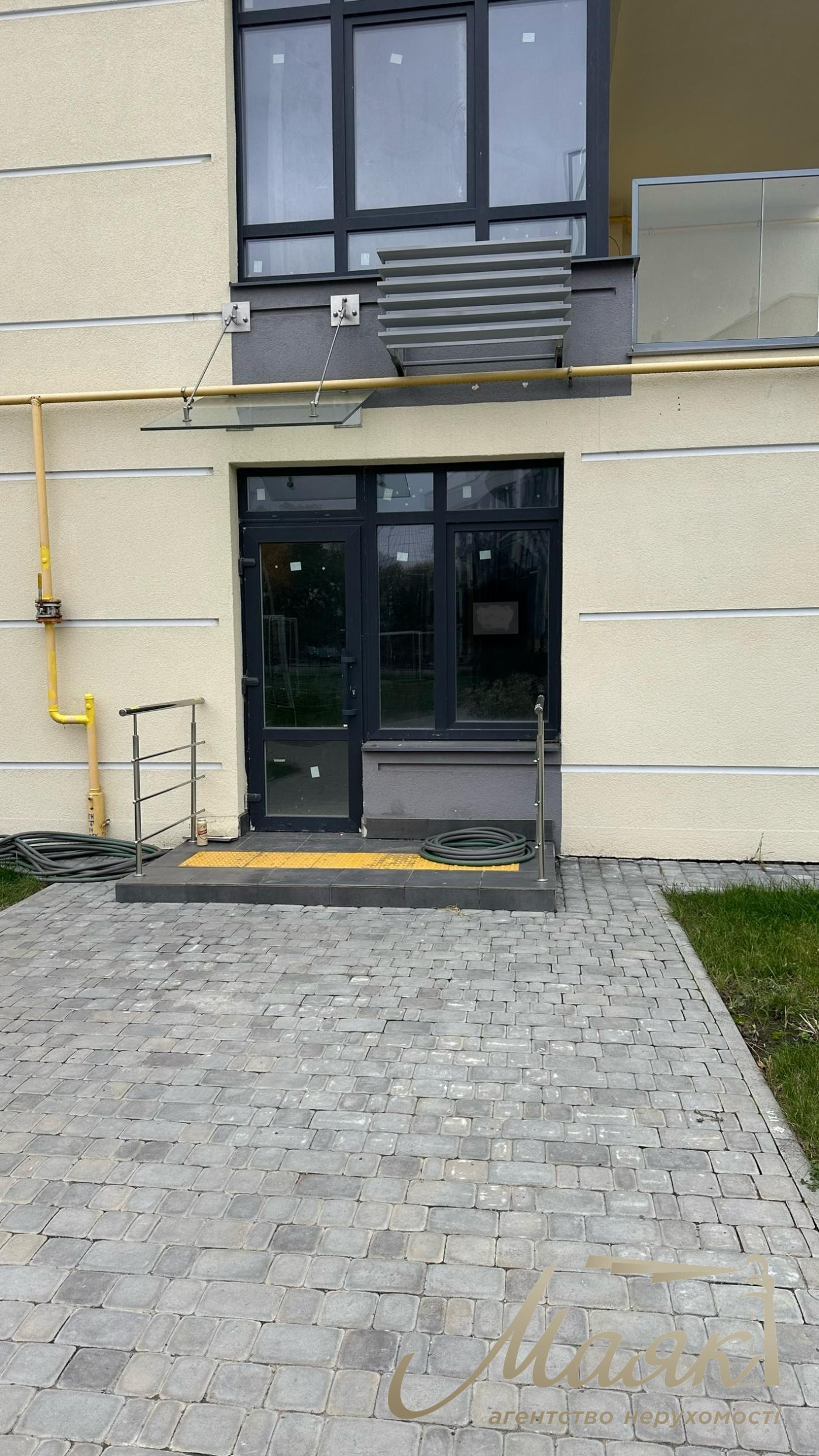 Rent of facade space 57m2 residential complex "Italian Quarter"