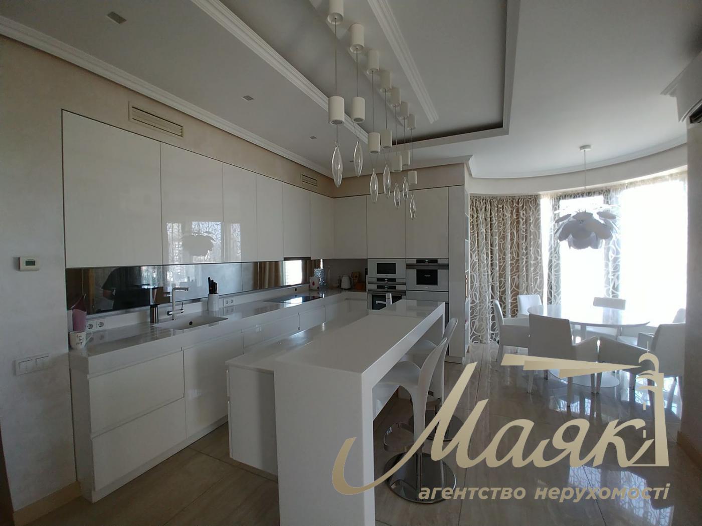 Penthouse for sale, Nazarovskaya St., Center