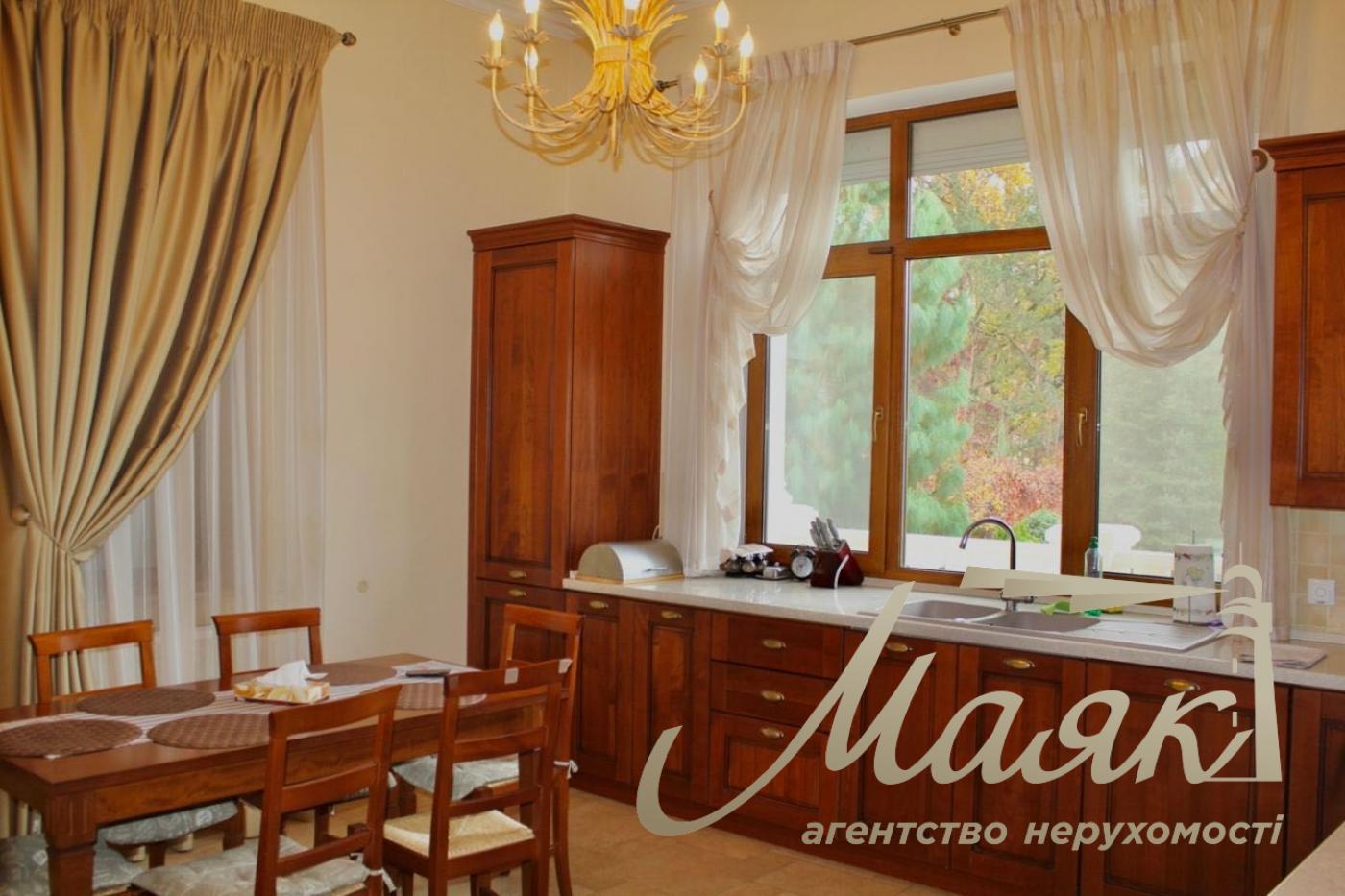 Продаж будинку 500 кв.м у Лісовому