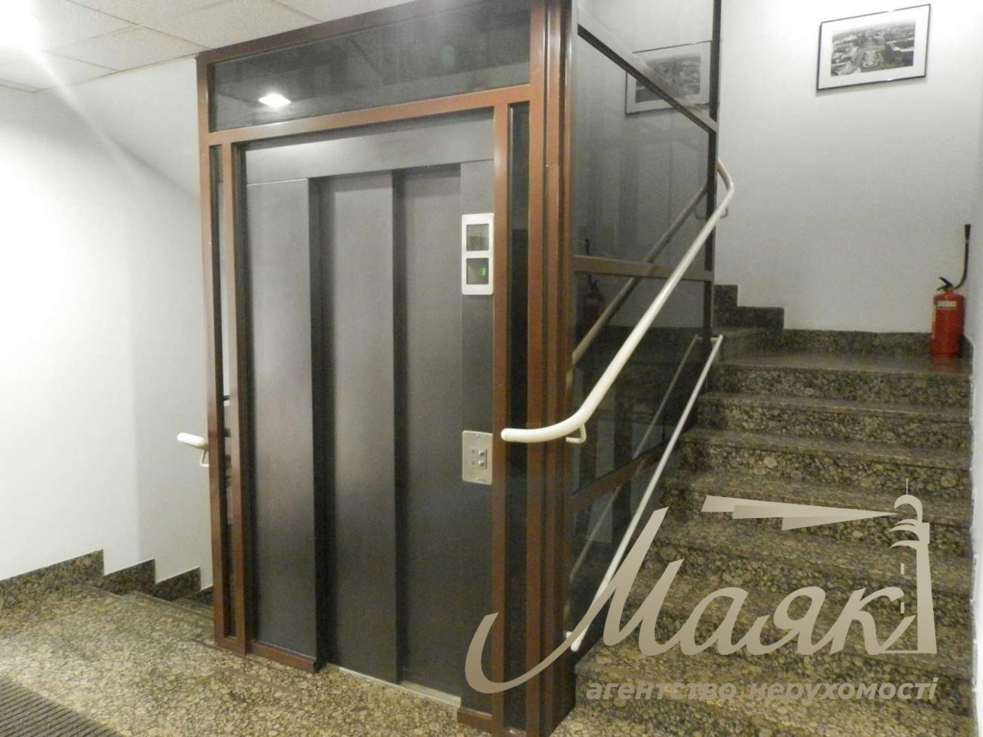 Аренда офисного помещения в 88м2, Владимирская 77А