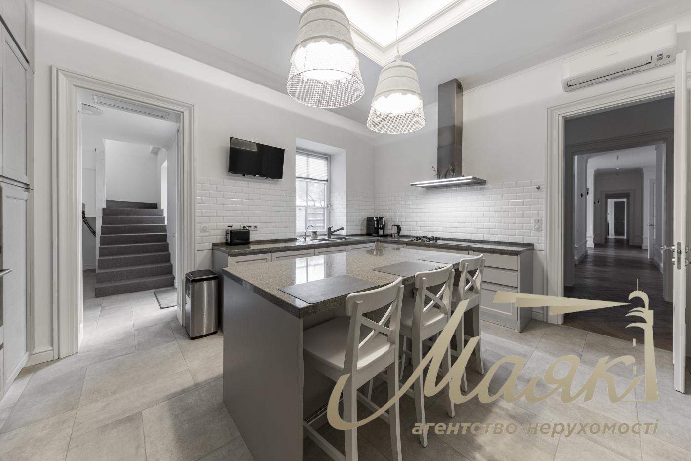 Продажа загородной резиденции в с.Капитановка, Киево-Святошинский р-н