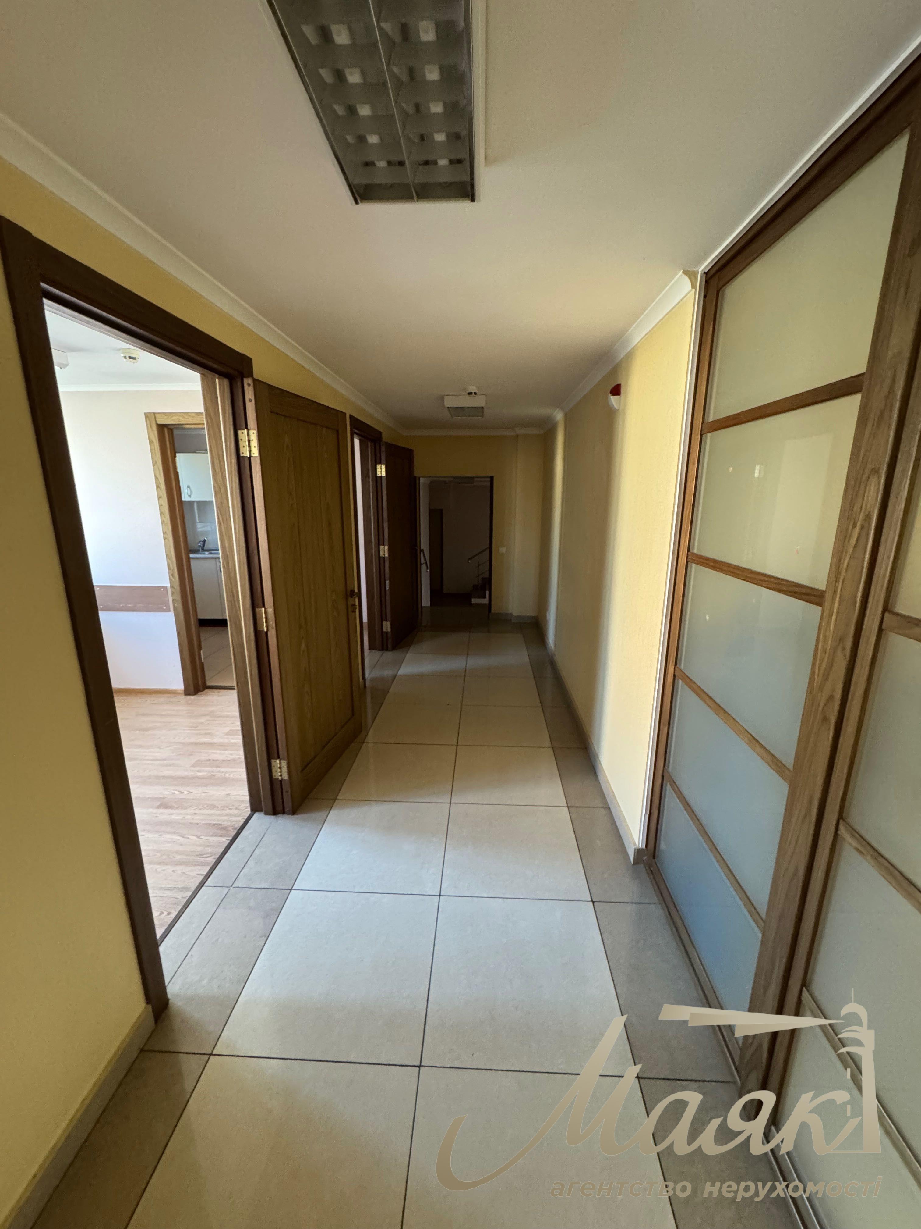 Аренда офиса 350м2 по ул.Антоновича 157, Центр