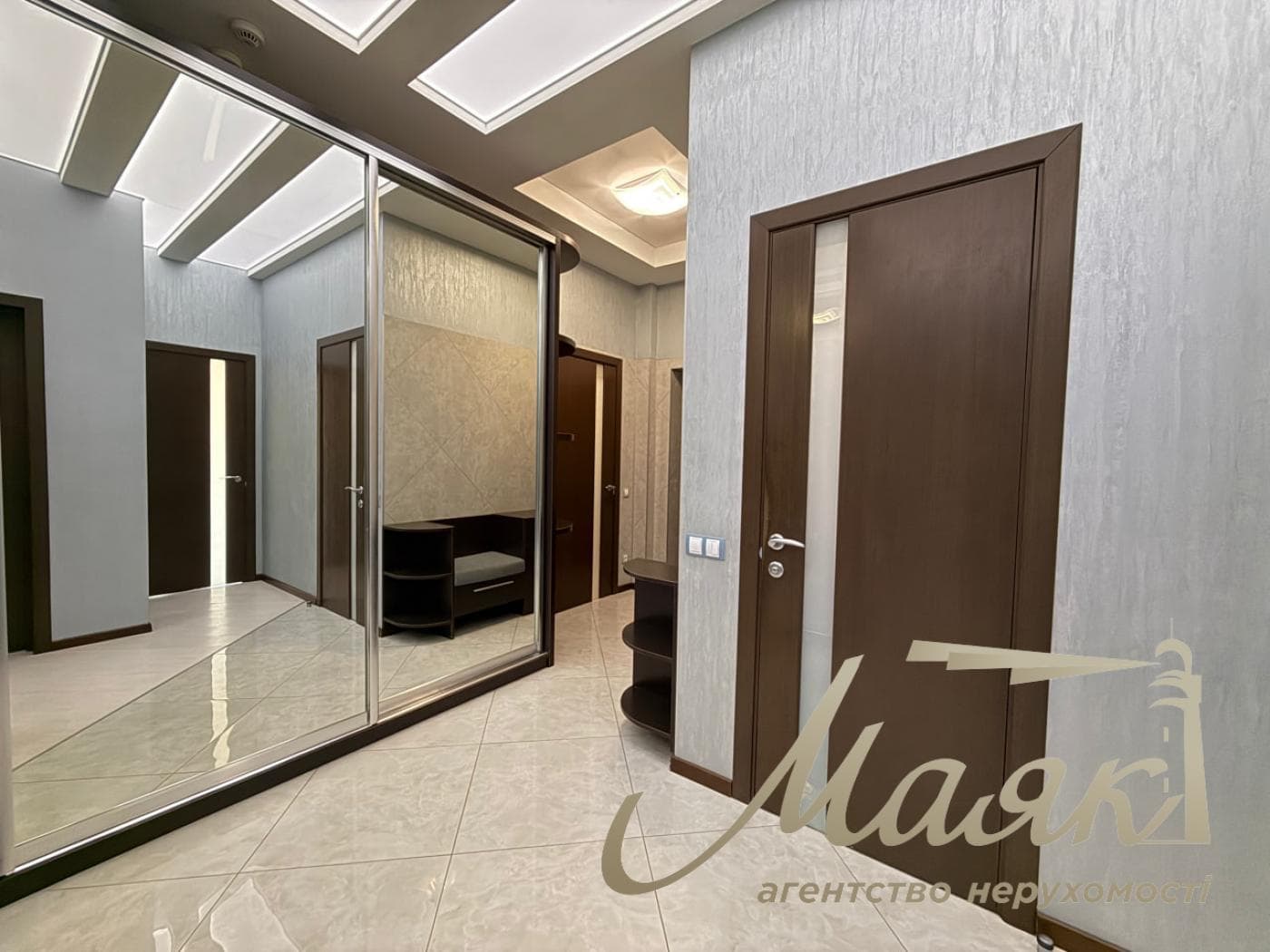 4-room apartment for rent in Pechersk, Novopecherskie Lipki residential complex, 9 Dragomirova St.