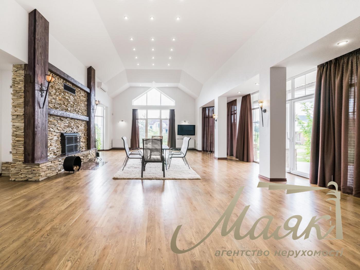 Rent of 3-storey house (840m2) s.Kozin