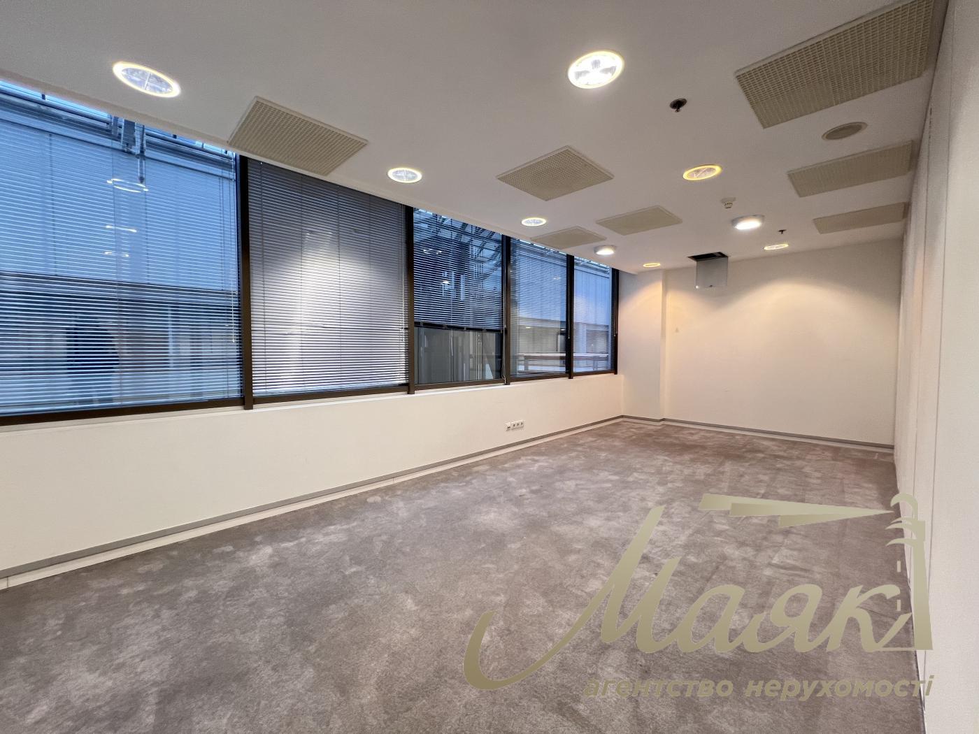 Оренда офісу 77 кв.м в БЦ Леонардо по вул. Богдана Хмельницького 52/17