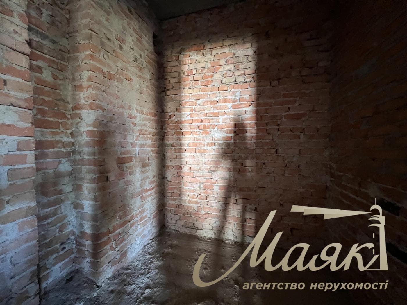 Capital brick house for sale 270m2 near Kiev, Novoobukhivske direction